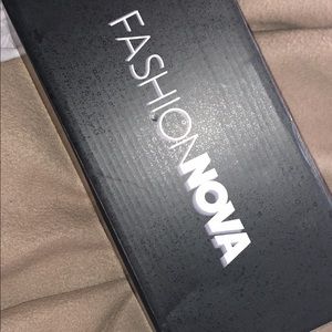 Fashion nova slides